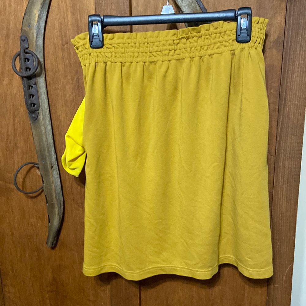 Mustard color skirt. No defects